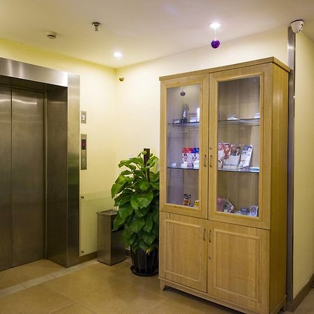Home Inn Shanghai Lujiabang Road Metro Station Экстерьер фото
