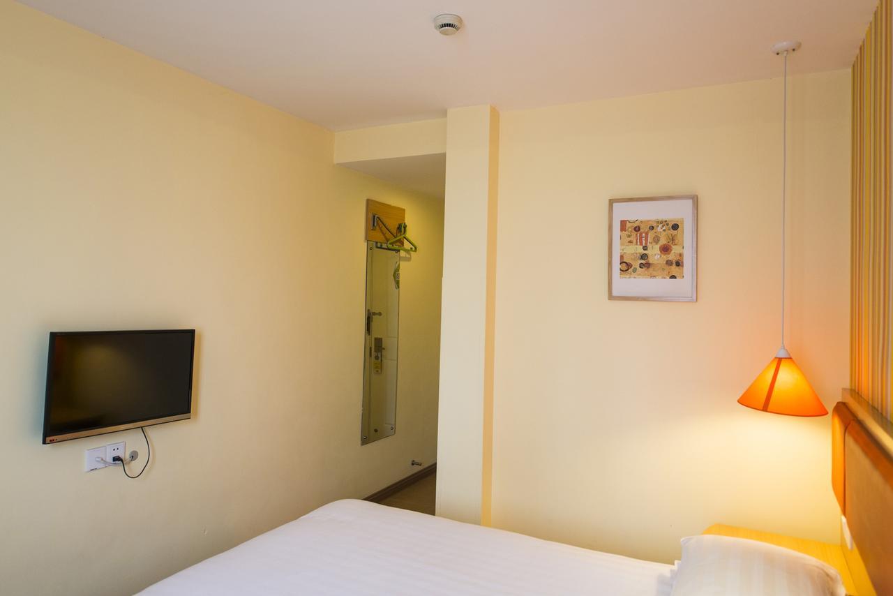 Home Inn Shanghai Lujiabang Road Metro Station Экстерьер фото